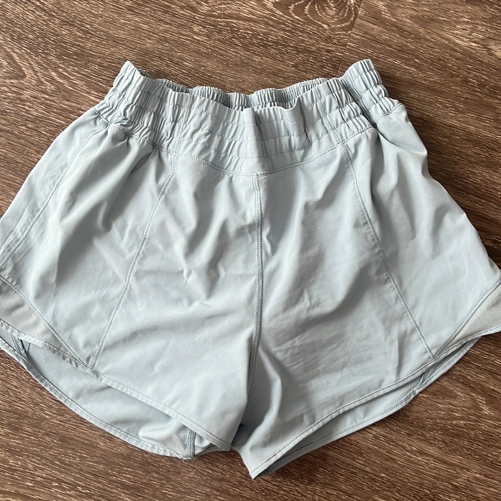 Lululemon size 6 track that high rise 4”